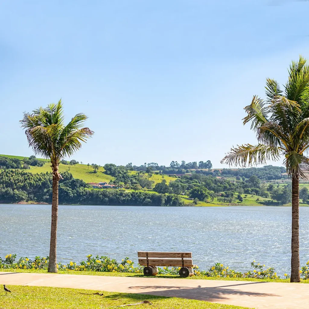 Vista de Represa de Jurumirim na Riviera de Santa Cristina