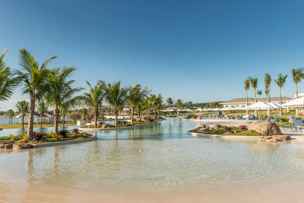Praia e Piscina no Riviera de Santa Cristina 13