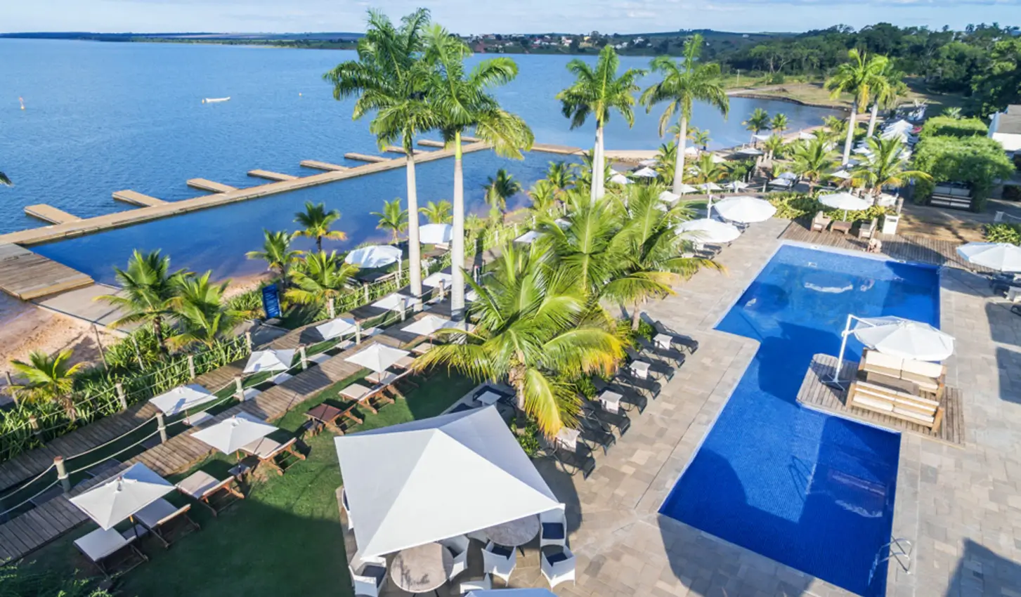 Área de piscinas e embarcações Riviera de Santa Cristina XIII